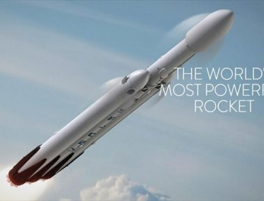 Falcon Heavy: Πρώτες ματιές στον βαρύ πύραυλο της SpaceX εν όψει της παρθενικής του πτήσης